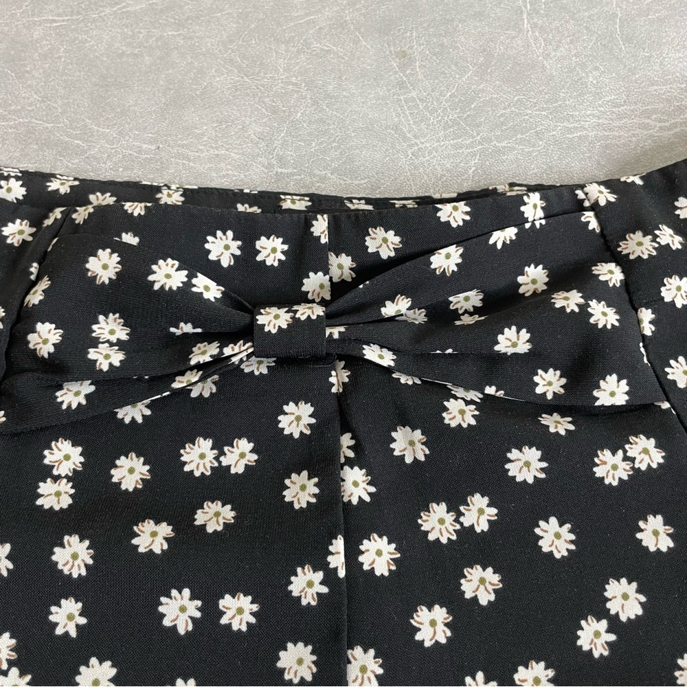 Monteau Black Daisy Floral High Waist Flared Leg Shorts - Picture 6 of 10
